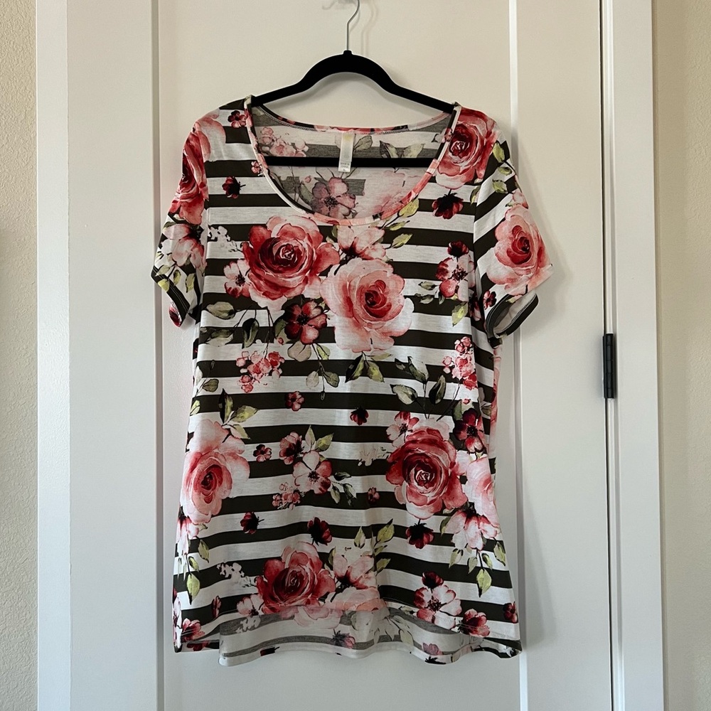 LuLaRoe T-shirt
